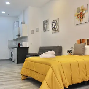 Apartamento Nuevo Estudio Divina Pastora N-1, Málaga